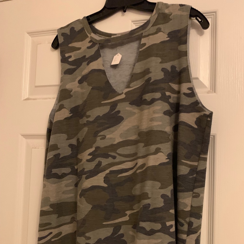 Camo choker top NWT
